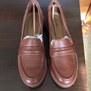 Clarks Women’s Tan Leather Loafers